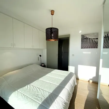 Attic With Coastal Views, Cleaning Included * Nieuwpoort
