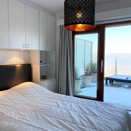 Attic With Coastal Views, Cleaning Included Lägenhet *