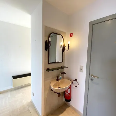 Lägenhet Attic With Coastal Views, Cleaning Included *