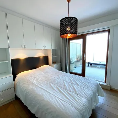 Attic With Coastal Views, Cleaning Included Lägenhet