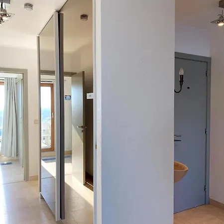 Attic With Coastal Views, Cleaning Included Lägenhet *