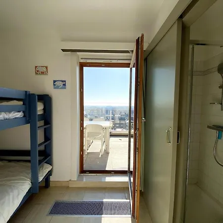 Attic With Coastal Views, Cleaning Included Lägenhet *