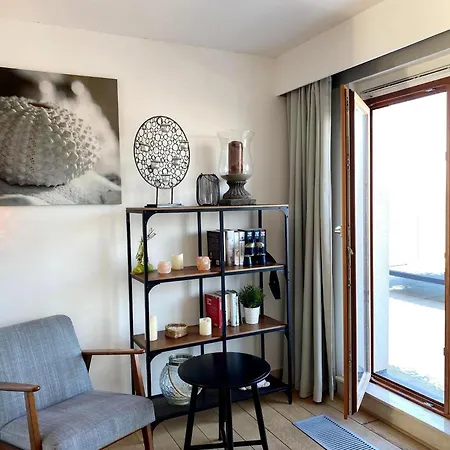 Attic With Coastal Views, Cleaning Included Lägenhet