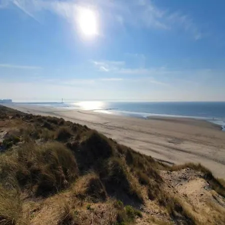 Lägenhet Attic With Coastal Views, Cleaning Included *